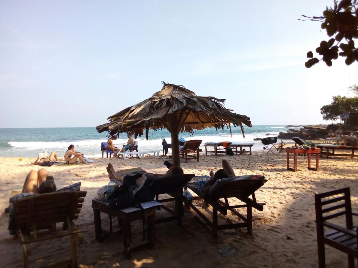 Surf Bay House Hotell Dikwella Eksteriør bilde